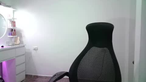 Snapshot of aineangeel chatting on 7, 11, 2025 AINE online show from 7, 11, 2025