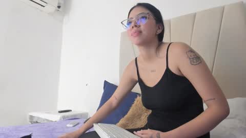 Snapshot of ainoa_pink chatting on 11, 10, 2025 Ainoa online show from 11, 10, 2025
