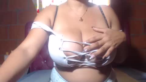 aisha koswell3 online show from 23, 2, 2025