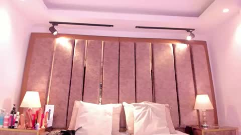 AishaValcazar online show from 11, 4, 2026