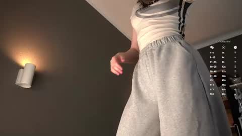 Snapshot of aislyfarran chatting on 2, 7, 2026 Aliza online show from 2, 7, 2026