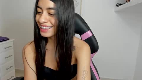 VALENTINA  independent online show from 6, 3, 2025