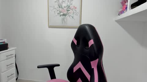 VALENTINA  independent online show from 22, 9, 2025