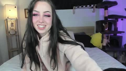 Snapshot of aivie chatting on 16, 11, 2025 Aivie Pink online show from 16, 11, 2025