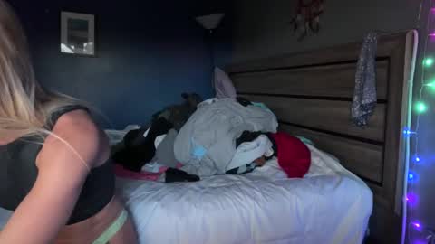 Snapshot of ajmiller25 chatting on 24, 4, 2026 AJ online show from 24, 4, 2026