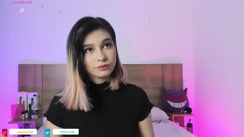 Snapshot of akatsumi_ chatting on 15, 11, 2025 Akartsumi online show from 15, 11, 2025