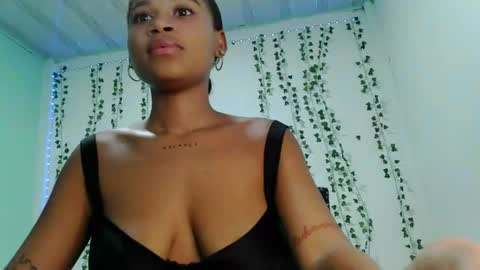akemy_saunderz online show from 11, 6, 2026