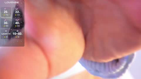 Snapshot of akura_01 chatting on 9, 10, 2025 Akura is here 3 online show from 9, 10, 2025