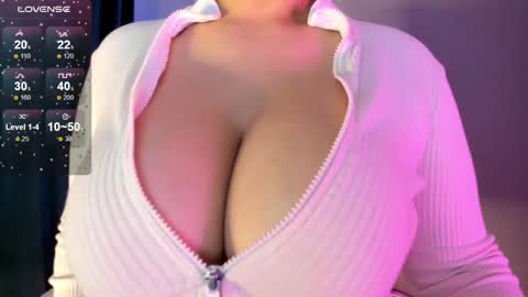 Snapshot of akura_01 chatting on 13, 10, 2025 Akura is here 3 online show from 13, 10, 2025