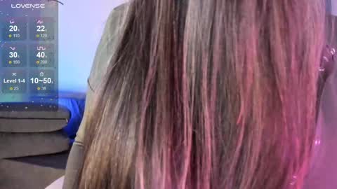 Snapshot of akura_01 chatting on 17, 10, 2025 Akura is here 3 online show from 17, 10, 2025