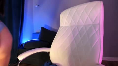 Snapshot of akura_01 chatting on 15, 11, 2025 Akura is here 3 online show from 15, 11, 2025