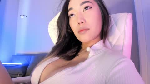 Snapshot of akura_01 chatting on 19, 11, 2025 Akura is here 3 online show from 19, 11, 2025