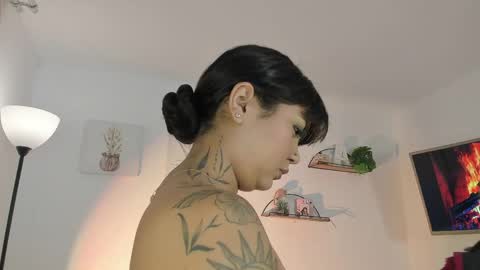 Snapshot of alaiarogerss chatting on 5, 6, 2026 online show from 5, 6, 2026