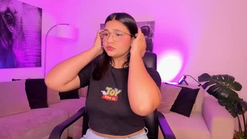 Snapshot of alaiia7 chatting on 21, 2, 2025 Alaia online show from 21, 2, 2025