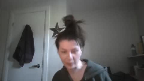 Snapshot of alainaseren chatting on 19, 5, 2026 alainaseren online show from 19, 5, 2026