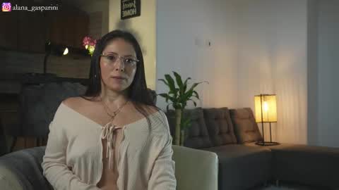 Alana Gasparini online show from 8, 11, 2025