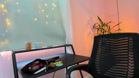 Snapshot of alana_suares chatting on 3, 10, 2025 Alana online show from 3, 10, 2025