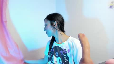 Snapshot of alanalois_ chatting on 14, 9, 2025 ALANA Please follow me online show from 14, 9, 2025