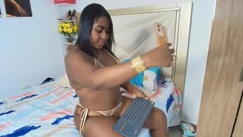 Snapshot of alanavega12 chatting on 5, 1, 2025 alana online show from 5, 1, 2025