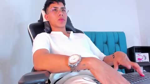 alannaughty_ online show from 10, 2, 2025