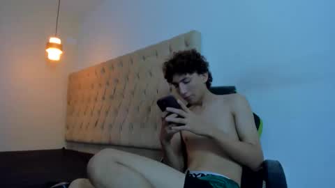 Snapshot of alantrickz365 chatting on 18, 11, 2025 alantrickz365 online show from 18, 11, 2025