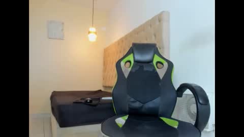 Snapshot of alantrickz365 chatting on 19, 11, 2025 alantrickz365 online show from 19, 11, 2025