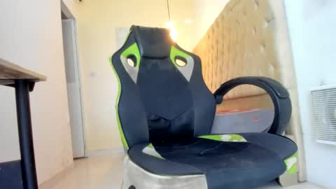 Snapshot of alantrickz365 chatting on 14, 12, 2025 alantrickz365 online show from 14, 12, 2025