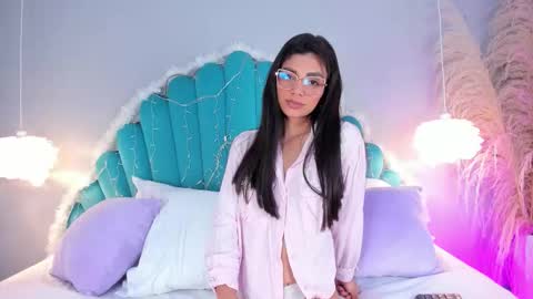 Alassia Hocthner online show from 15, 12, 2025