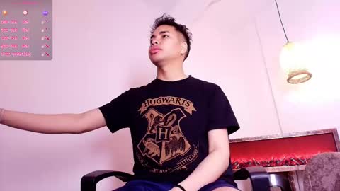 Snapshot of aleclightwood_dim chatting on 17, 12, 2025 Alec Help me reach 20 Likes online show from 17, 12, 2025