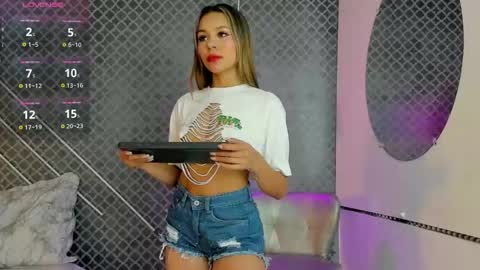 aleja_bloom online show from 4, 12, 2025