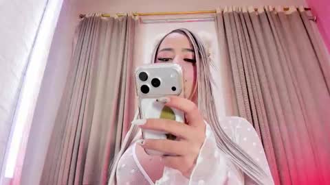 Aleja Hill online show from 2, 11, 2025