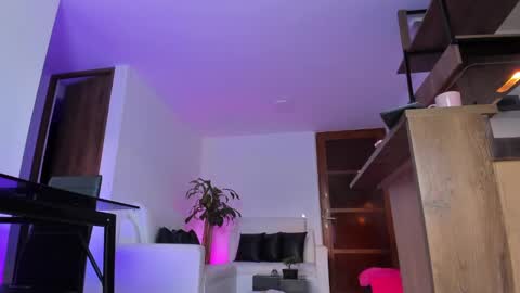 A L E J A N D R A online show from 18, 1, 2025