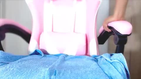 Aleja Harker  online show from 8, 3, 2026