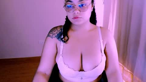 Snapshot of alejandra_conde chatting on 30, 10, 2025 Alejandra online show from 30, 10, 2025
