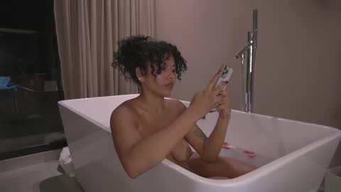 Snapshot of alejandra_kiss98 chatting on 21, 12, 2024 O.F alejandra h1998 stream 300 pm - 1100 pm online show from 21, 12, 2024