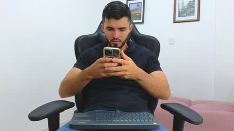 alejandroo_7 online show from 25, 1, 2025