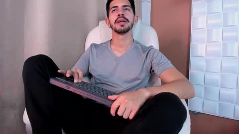 Alejo  online show from 15, 10, 2025