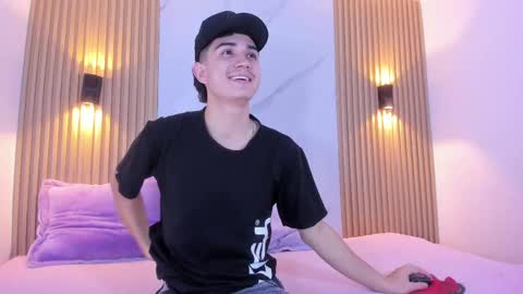 alejo_gray1 online show from 5, 11, 2025