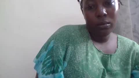 Snapshot of alesha_ chatting on 29, 5, 2026 Noreen Kennth and Emilly online show from 29, 5, 2026