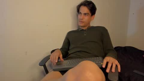 Snapshot of aless204 chatting on 23, 12, 2025 aless online show from 23, 12, 2025