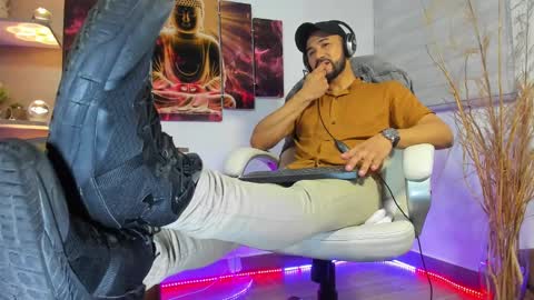 Snapshot of alessandro__wye chatting on 2, 2, 2025 ALESSANDRO WYE online show from 2, 2, 2025