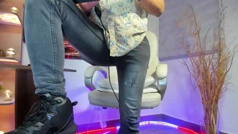 Snapshot of alessandro__wye chatting on 13, 2, 2025 ALESSANDRO WYE online show from 13, 2, 2025