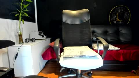 Snapshot of alessandro__wye chatting on 24, 10, 2025 ALESSANDRO WYE online show from 24, 10, 2025