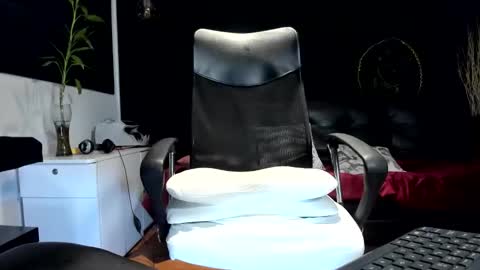 Snapshot of alessandro__wye chatting on 3, 11, 2025 ALESSANDRO WYE online show from 3, 11, 2025