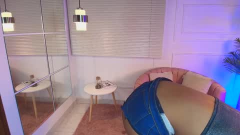 Snapshot of alessia_moon1 chatting on 10, 10, 2025 Alejandra online show from 10, 10, 2025