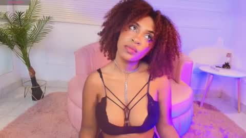 Snapshot of alessia_moon1 chatting on 19, 11, 2025 Alejandra online show from 19, 11, 2025