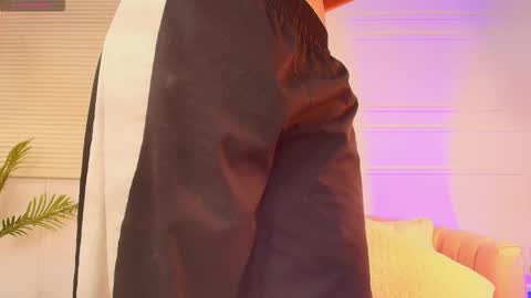 Snapshot of alessia_moon1 chatting on 2, 12, 2025 Alejandra online show from 2, 12, 2025