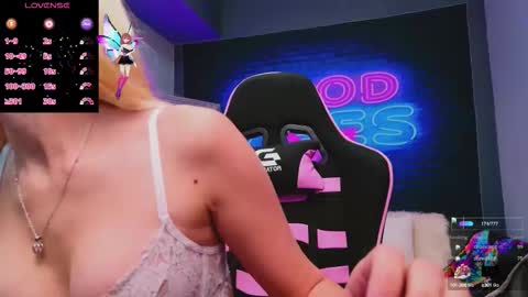 Snapshot of alessiacroft chatting on 23, 9, 2025 alessiacroft online show from 23, 9, 2025