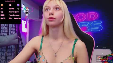 Snapshot of alessiacroft chatting on 24, 10, 2025 alessiacroft online show from 24, 10, 2025