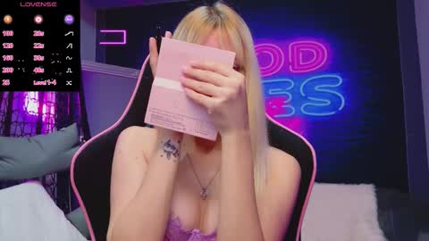 Snapshot of alessiacroft chatting on 12, 11, 2025 alessiacroft online show from 12, 11, 2025